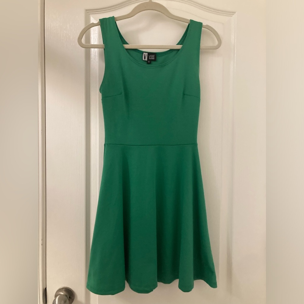 Vibe Sportswear Womens Large Green Fit and Flarr Sleeveless Dress